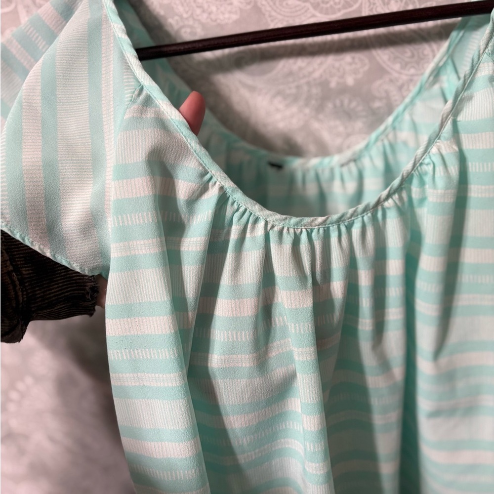 Light Blouse - Picture 2 of 3